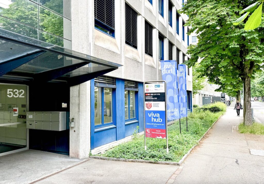 Praxiseingang zum Viva Hub